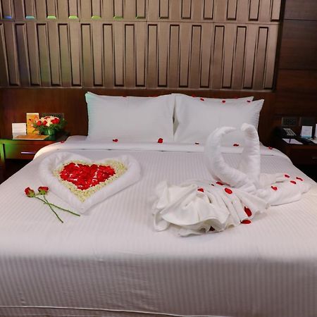 Coral Isle Hotel Kochi Екстериор снимка