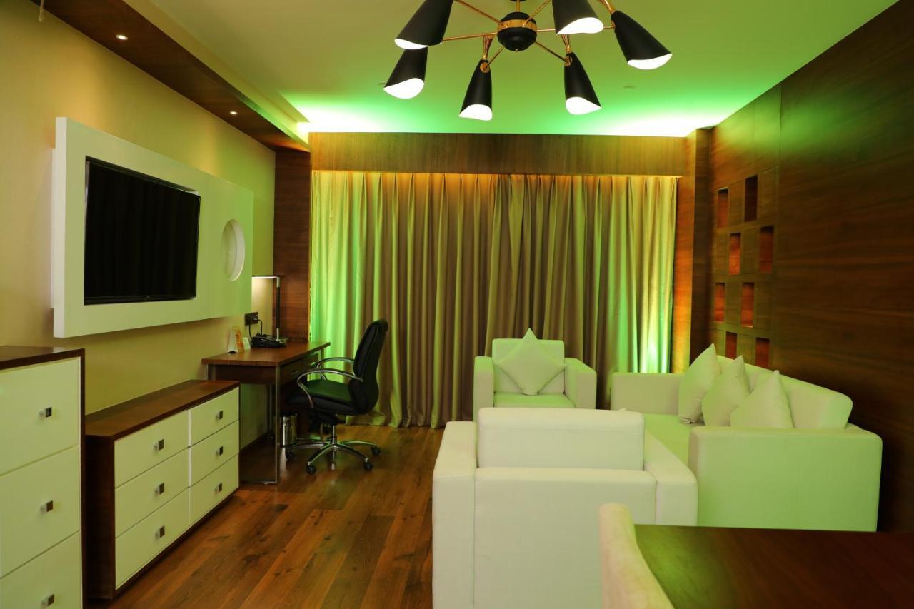 Coral Isle Hotel Kochi Екстериор снимка